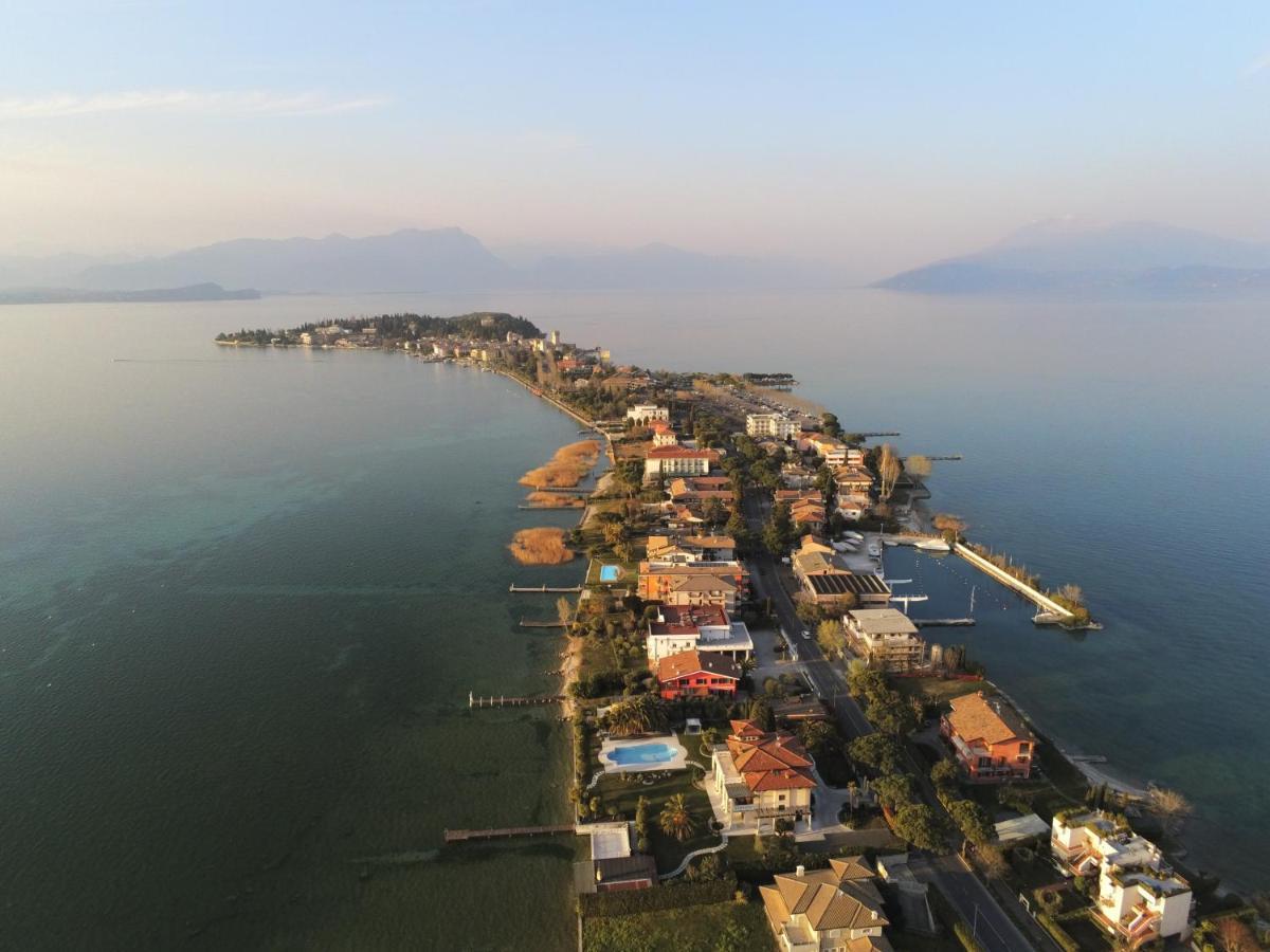 Le Petit Du Lac Сирмионе Экстерьер фото