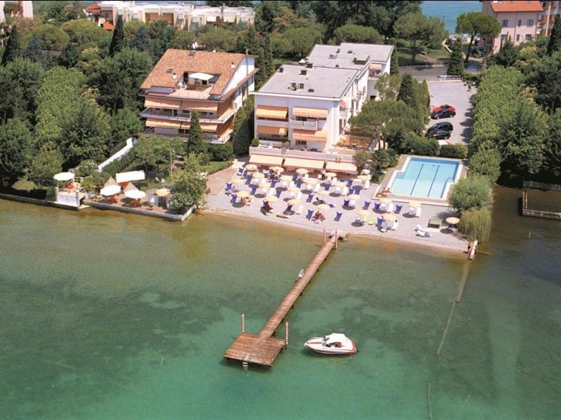 Le Petit Du Lac Сирмионе Экстерьер фото